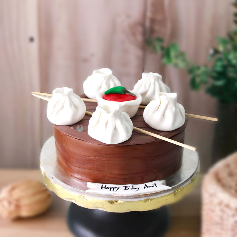 Momo-Theme-Cake